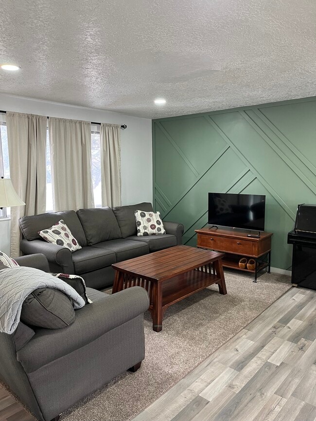 1202 N 250 E Unidad Upstairs