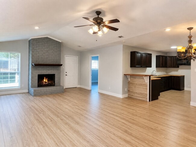 Photo - 8004 Beechnut St