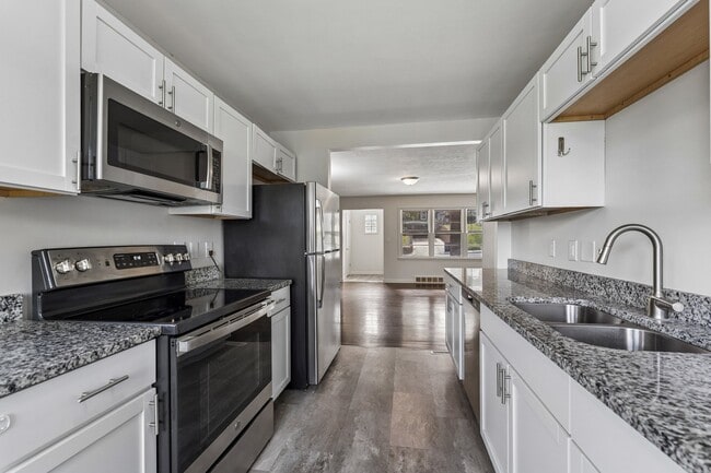 Photo - 2110 S 50th St