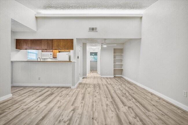 Photo - 904 Sirocco Dr Unit A