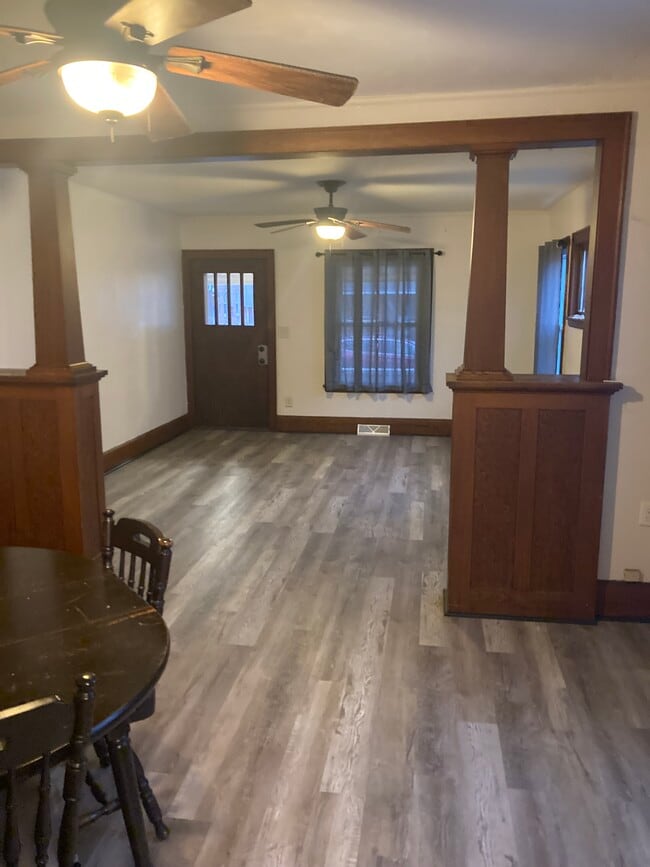 Photo - 1416 St Lawrence Ave