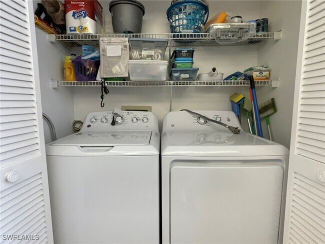 Building Photo - 4410 Chantelle Dr Unit 201H