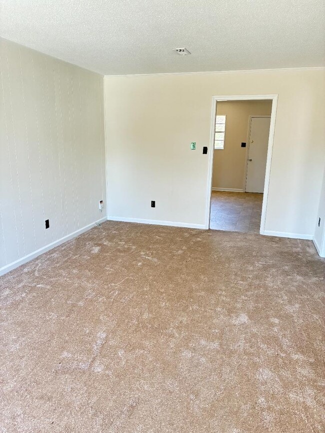 Photo - 413 Garner St W