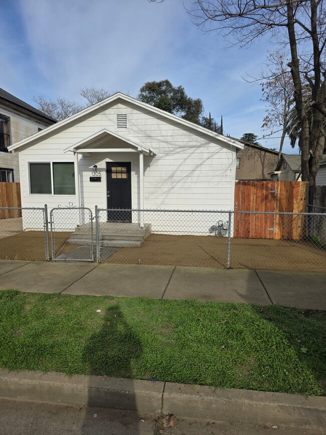 Photo - 1305 G St