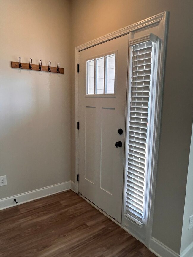 Photo - 204 Pebble Ln