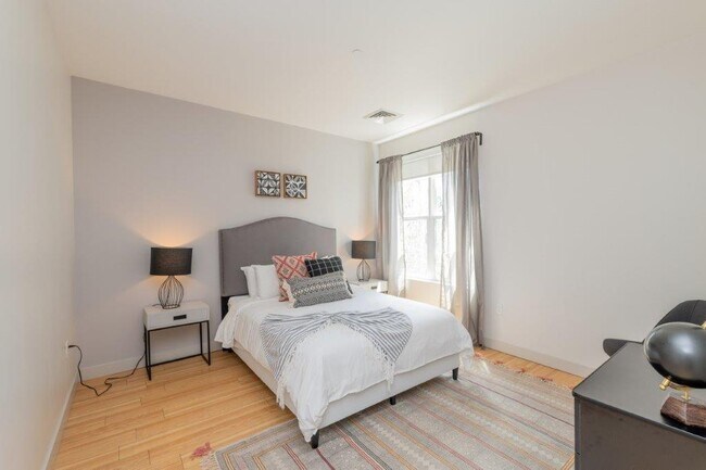 Building Photo - 320 D St Unit 134