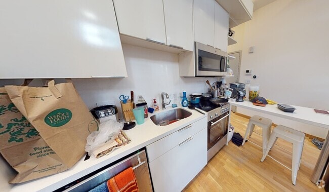 Building Photo - 117 Auburn St Unit 13A Rental
