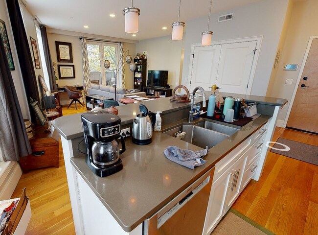 Photo - 164 Hampshire St Unidad 3