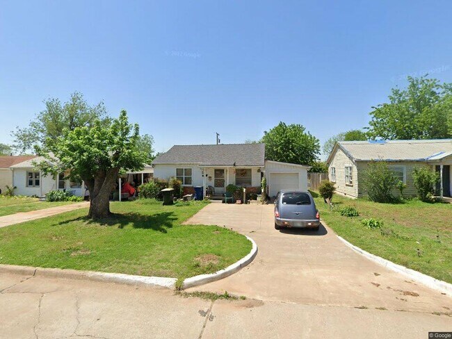 Building Photo - 913 C St