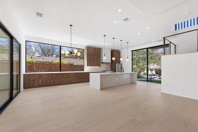 Photo - 2411 Winsted Ln