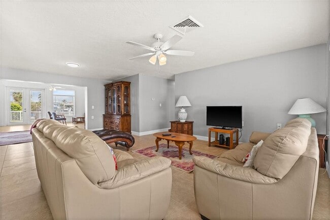 Photo - 710 116th Ave