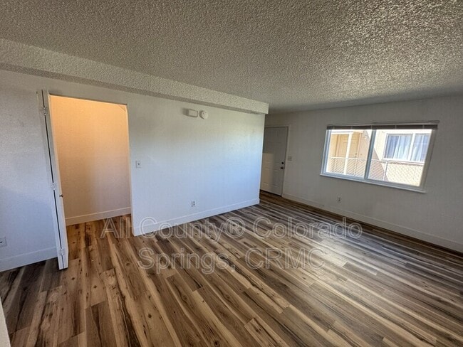 Photo - 6678 Provincial Dr