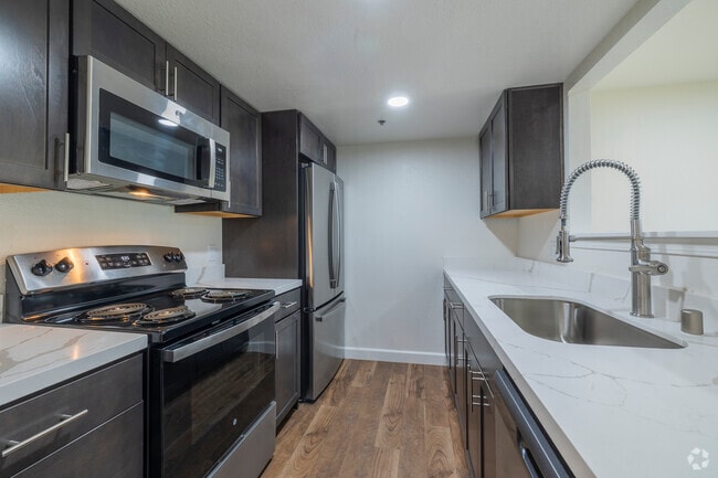 Andover - 1BR, 1BA - 708SF - Kitchen