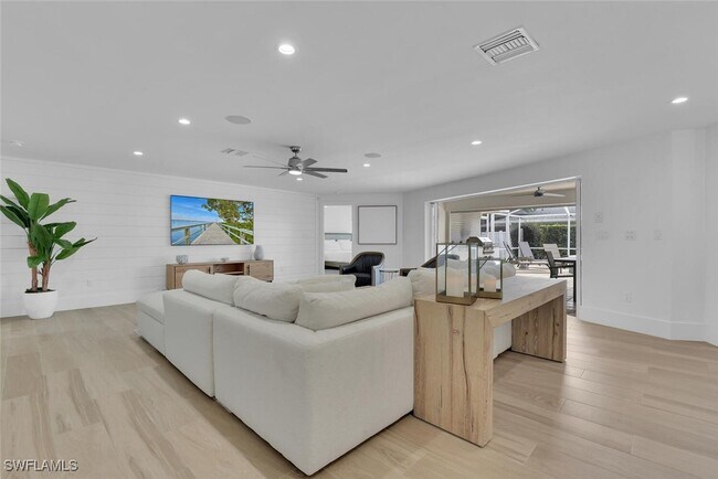 Photo - 420 Harbour Dr