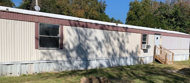 Building Photo - APPROVED SECTION 8 VOUCHERS ONLY! Rent thi... Rental