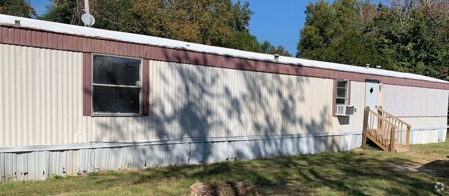 Building Photo - APPROVED SECTION 8 VOUCHERS ONLY! Rent thi... Rental