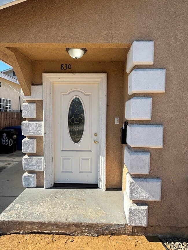 Photo - 830 E 82nd St