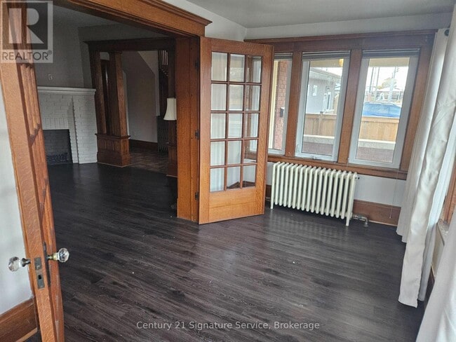 Photo - 92 Killaly St W