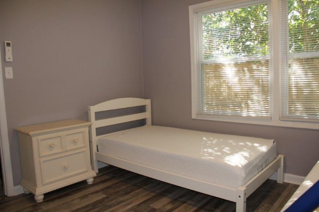 216 Dulwich Crescent Unit B