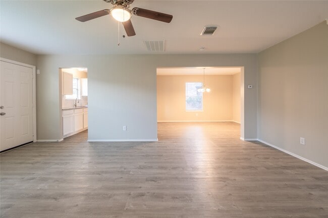 Photo - 10223 Revelstoke Dr