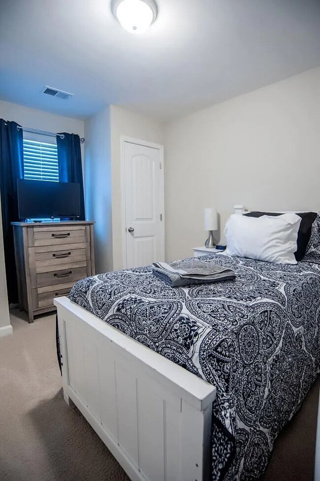 Photo - Lakeview Commons Townhouse for Rent