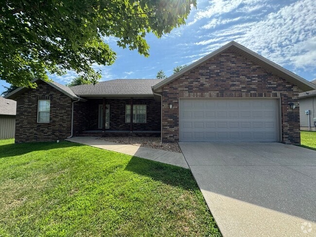 Building Photo - Beautiful 3 bedroom 2 Bathroom Home locate...