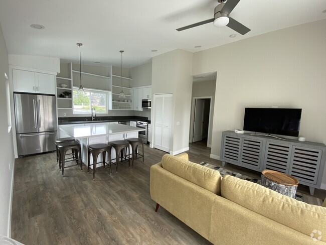 Building Photo - 3662 Quimby St Unit ADU Rental