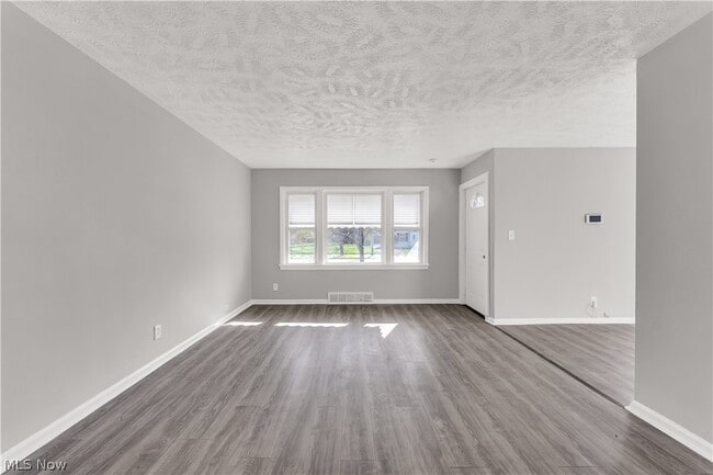 Photo - 2521 Greenvale Rd