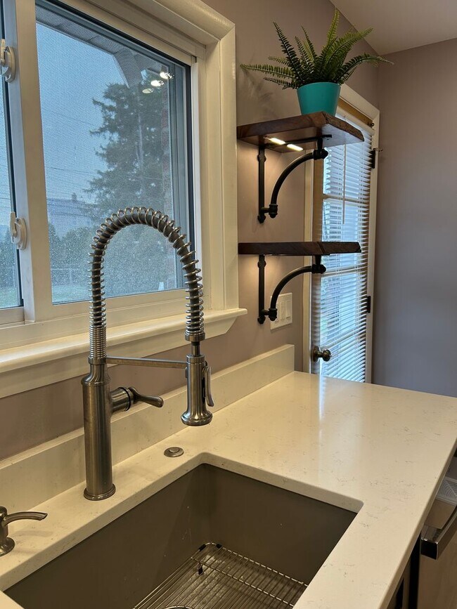 Photo - Brick Ranch for Rent in Mayfield HTS walking distance to Golden Gate Plaza