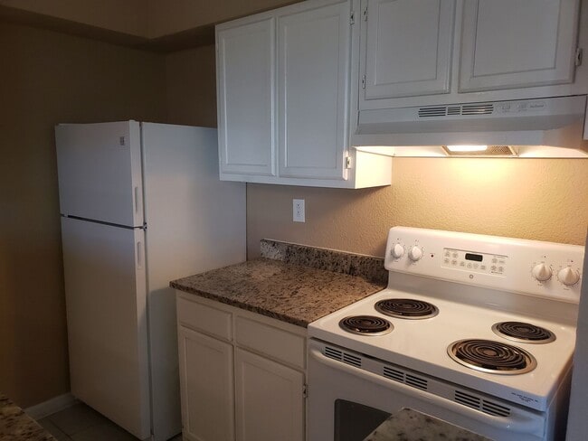 Photo - Modern 2 Bed | 2 Bath Townhouse in Town Center!