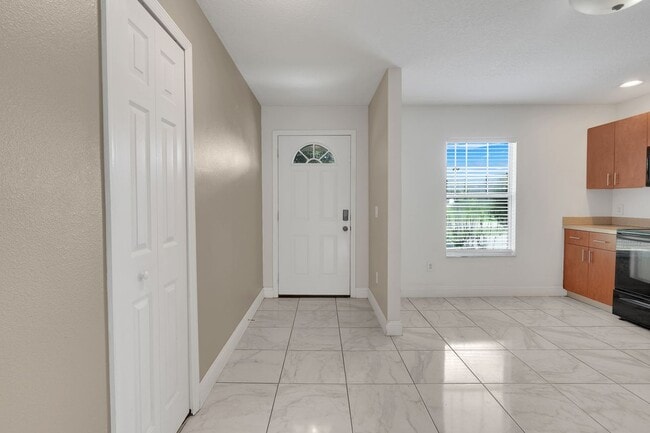 Photo - 810 Valnera Ct