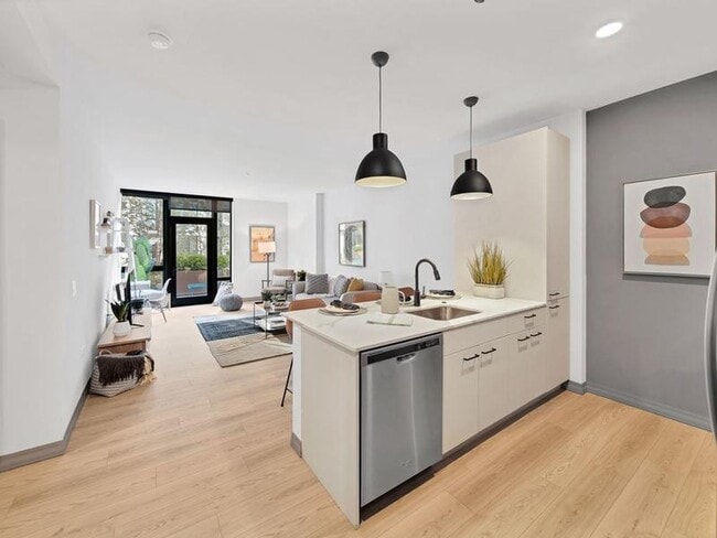 Photo - 2141 N Elston Ave