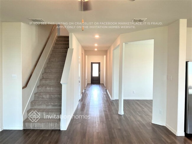 Photo - 605 Fitzroy Ln