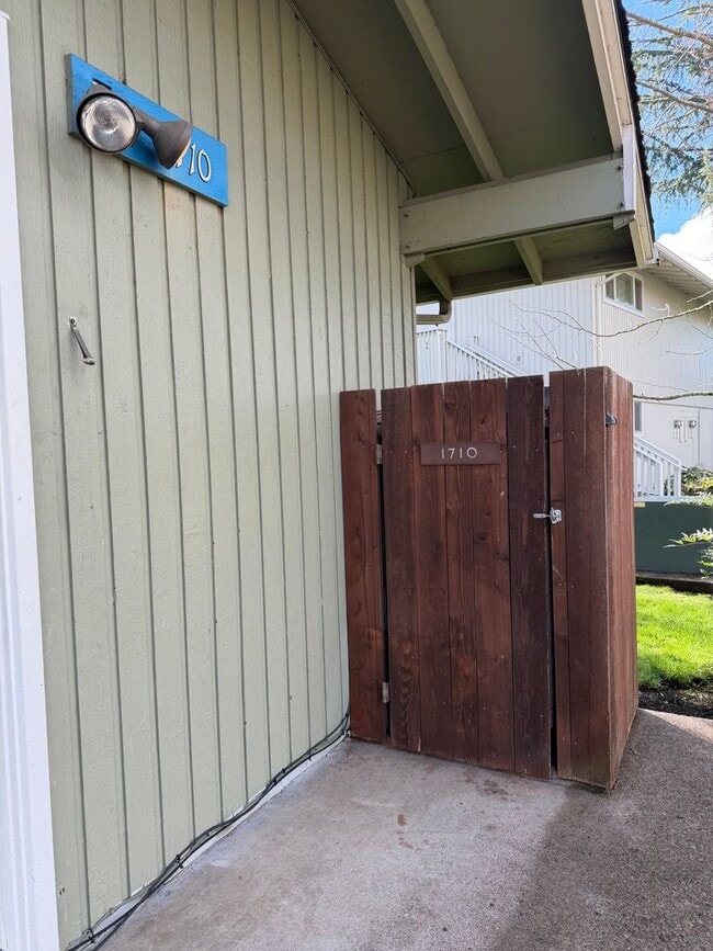 Photo - Updated 2 bedroom 1 bath duplex in Eugene!