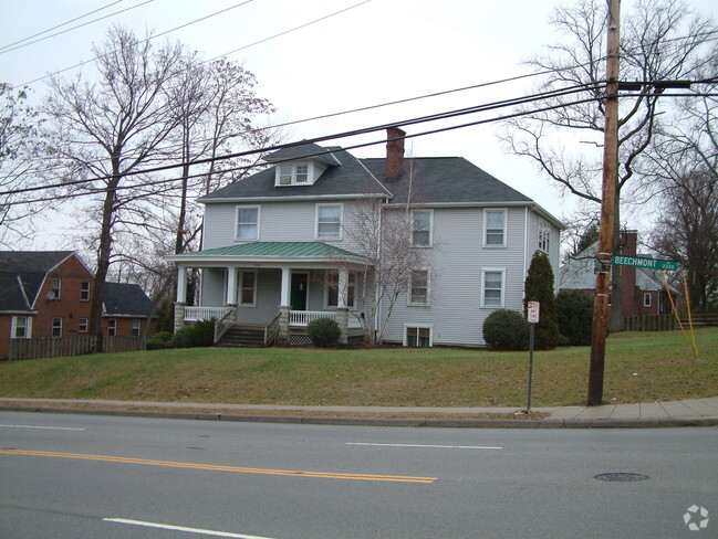 Building Photo - 2332 Beechmont Rental