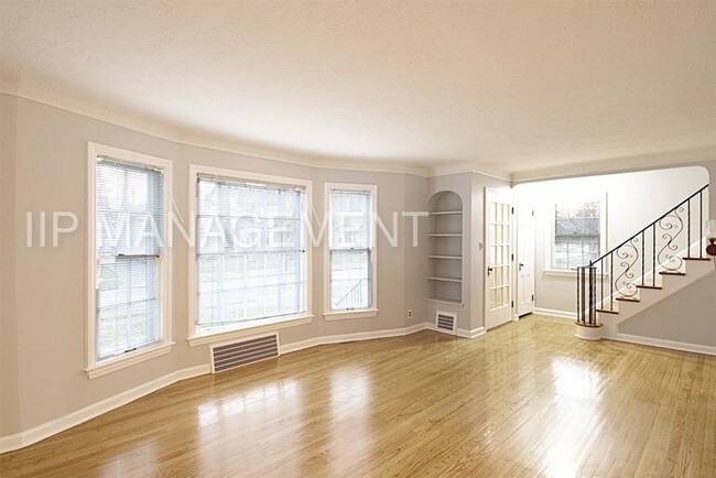 Photo - Lovely 3BD-1.5 BA Cleveland Hts Colonial!