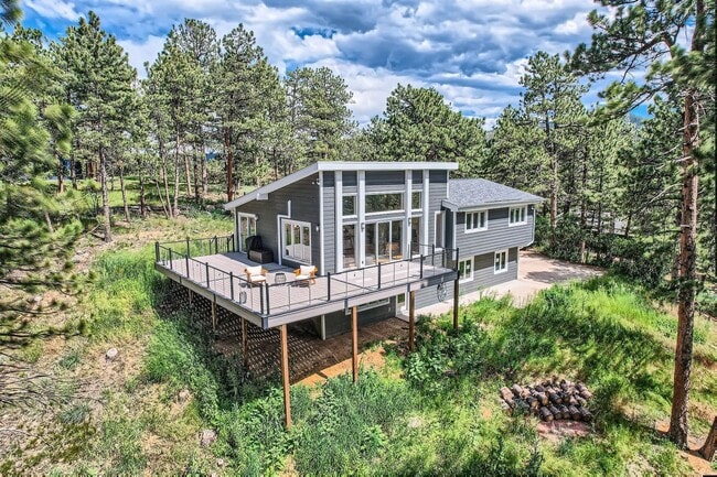 Building Photo - GORGEOUS 4BD/ 3BA MOUNTAIN HOME in Boulder, CO- Available 7/10/26!