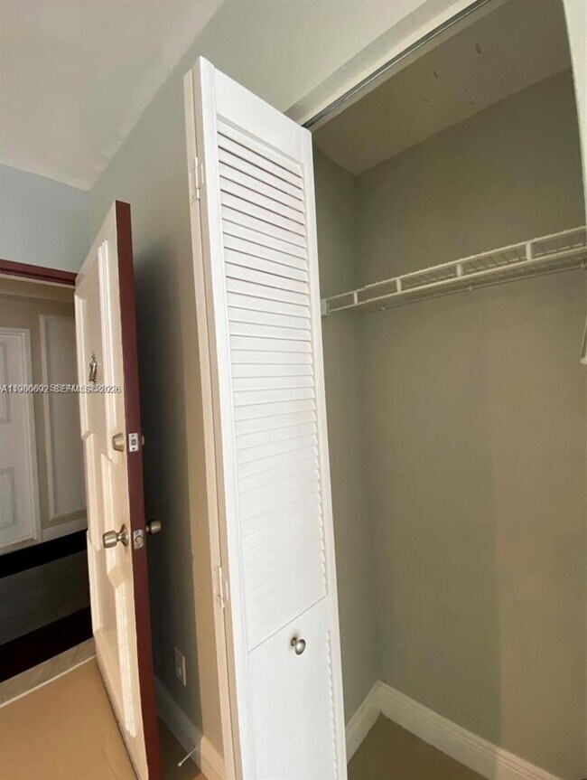 Photo - 5600 Collins Ave Unit 9Y