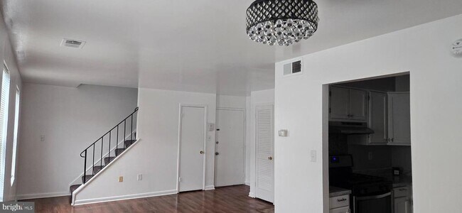 Photo - 1966 Naylor Rd SE