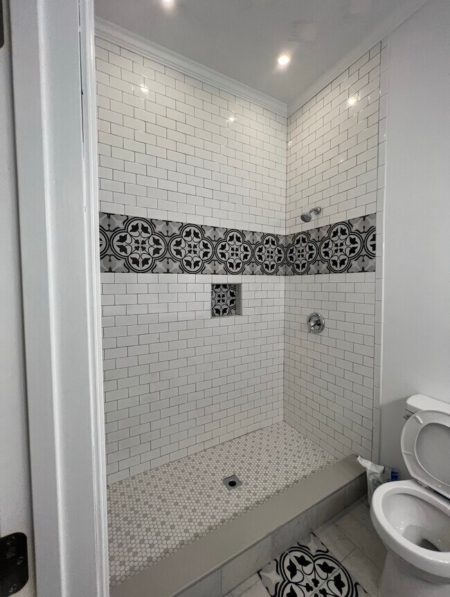 Photo - 400 McIver St