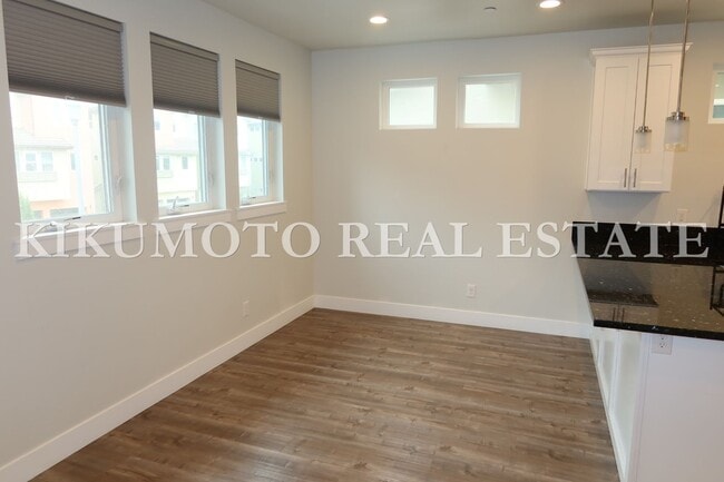 Photo - Modern & Elegant Tri-level home in the Riverside Terrance Community