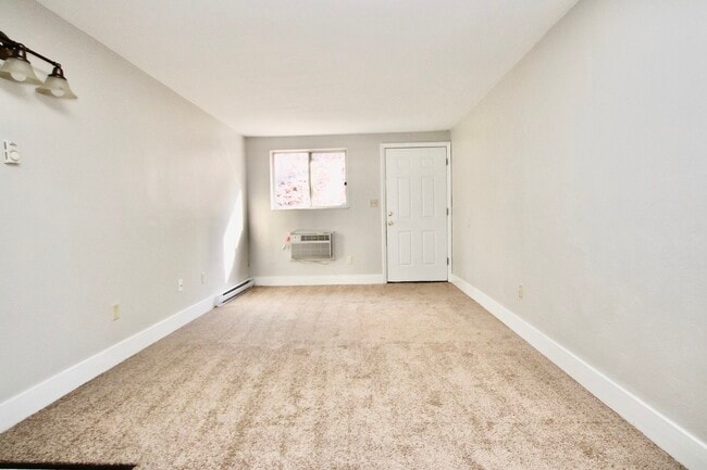 Photo - OAK MANOR -- 052