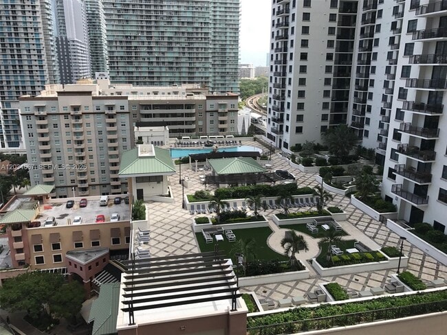 Photo - 55 SW 9th St Unidad 1605