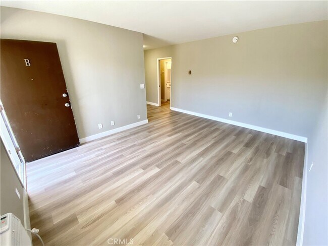 Photo - 5853 Greenleaf Ave