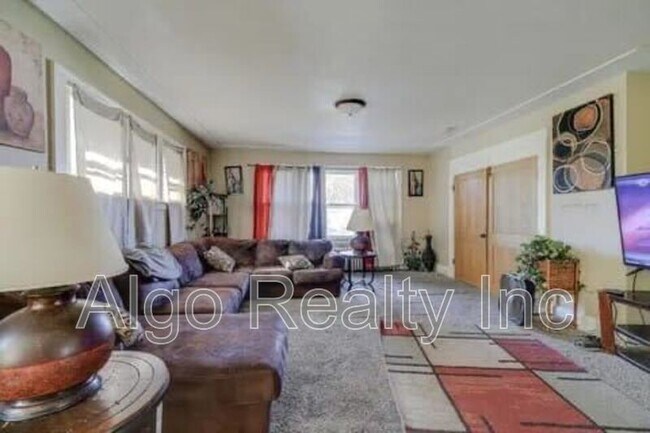 Photo - 2646 Dupont Ave N