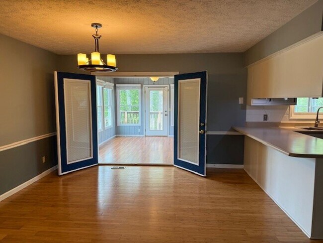 Photo - 3 Bedroom / 2.5 Bathroom - Home in Cookeville!