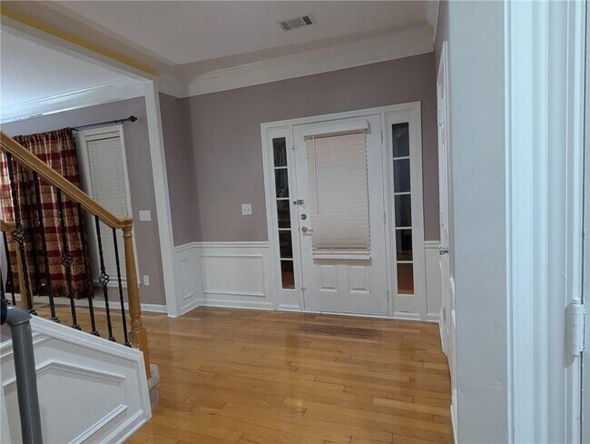 Photo - 815 Earlham Dr