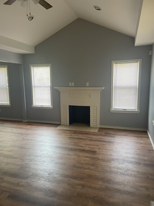 Photo - 329 N 8th St