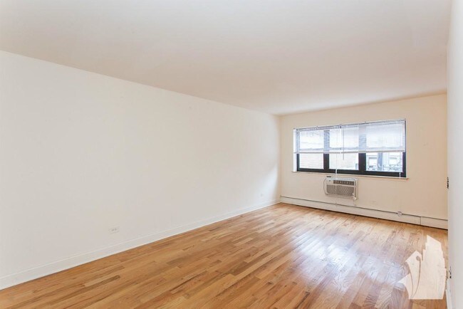 Photo - 510 W Briar Pl Unit 505