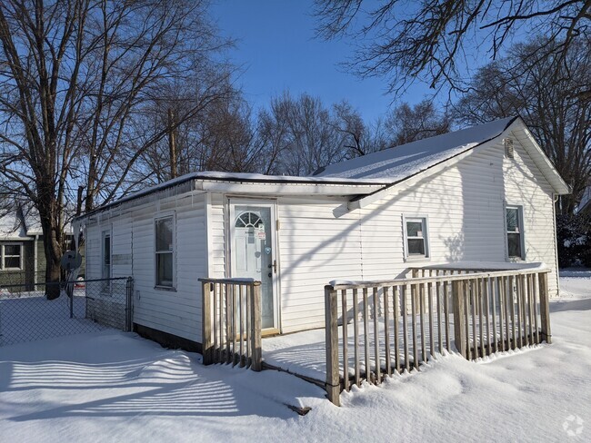 Building Photo - 700 Hurricane St Rental